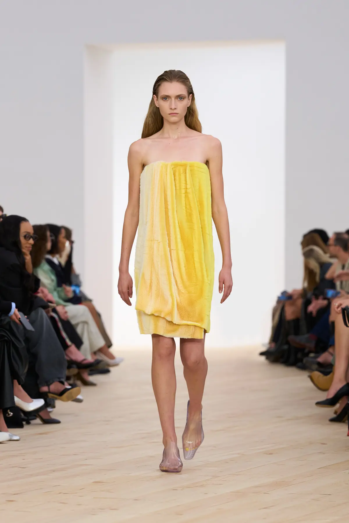 Loewe Ss26 Ww Show Runway Look 33 Front Rgb Cropped 2X3 33 Loewe Ss26 Ww Show Runway Look 33 Front Rgb Cropped 2X3 33