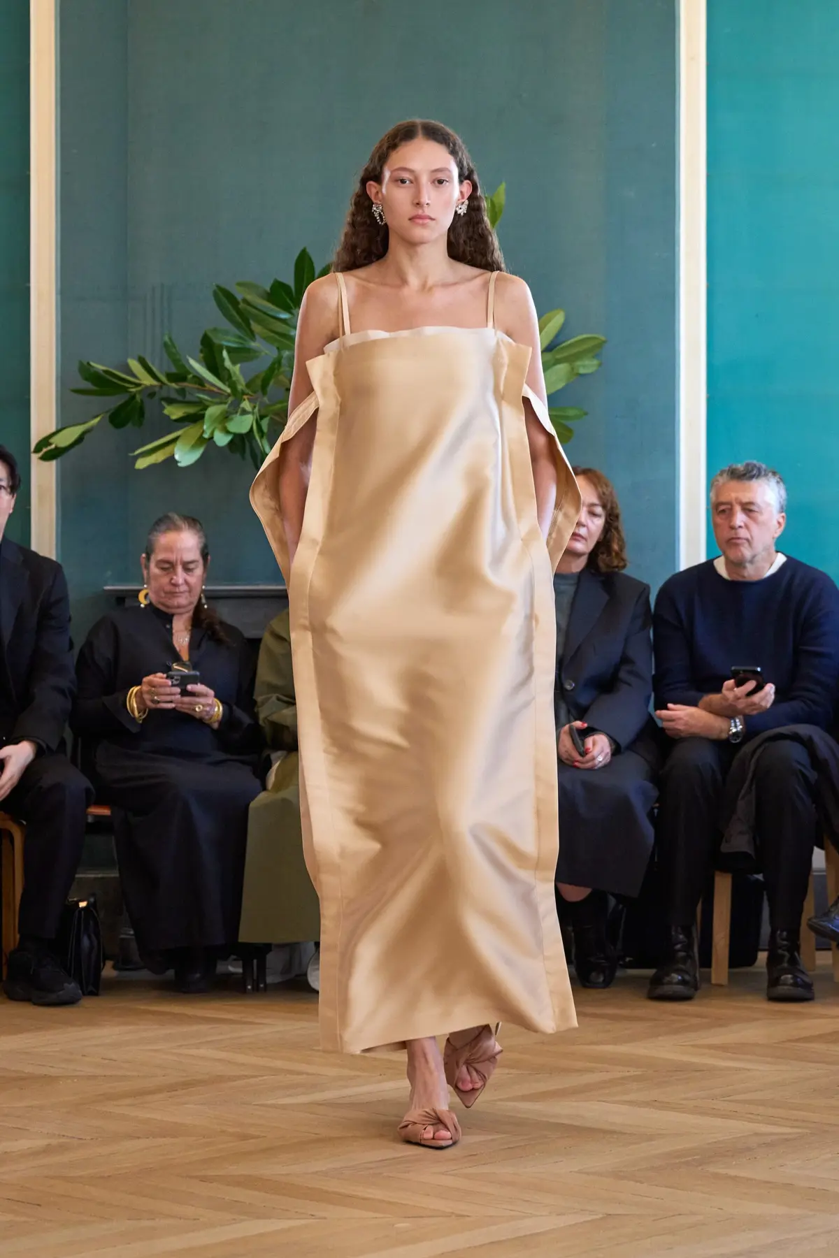 Carven SS25 (1) Carven SS25 (1)